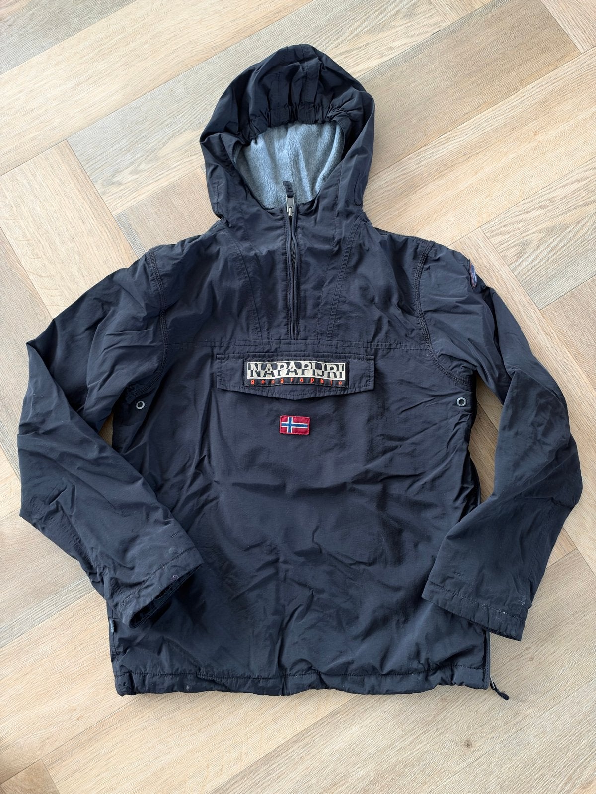 Napapijri jas fleece binnenkant maat 16/170 - Zwart, Ophalen of Verzenden, Zo goed als nieuw, Jongen of Meisje, Jas