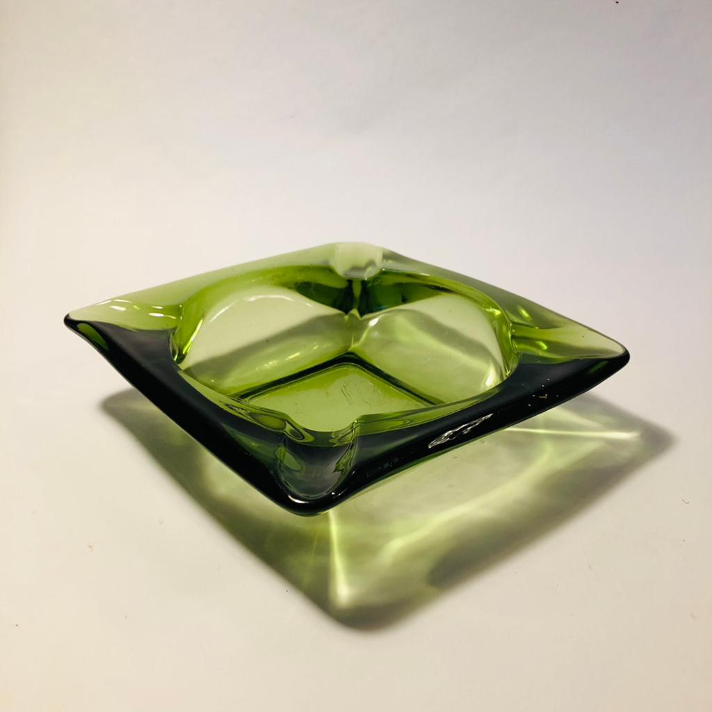 Vintage groene glazen asbak, vierkant, jaren ‘ 70, Verzenden, Zo goed als nieuw, Asbak