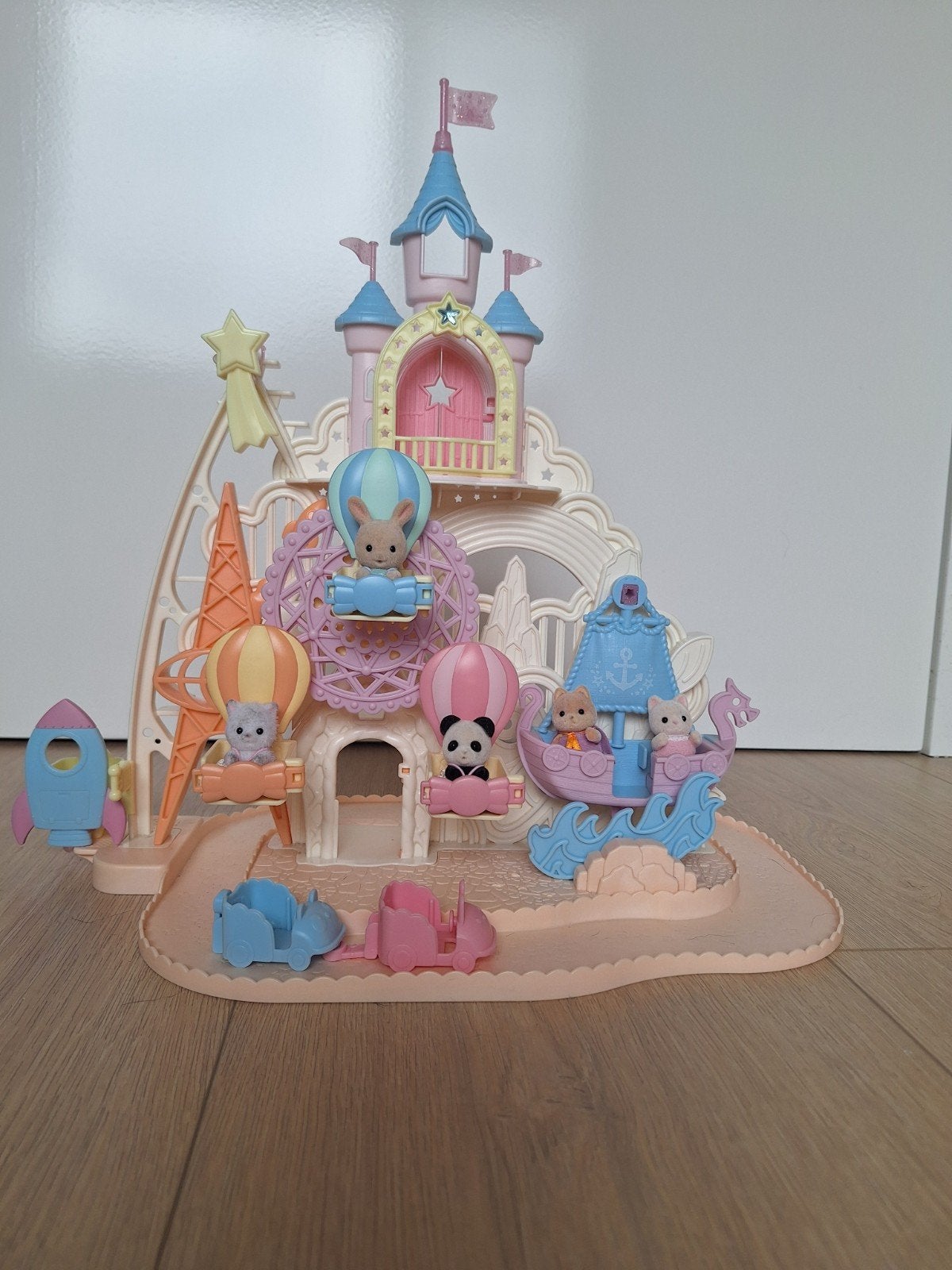 Sylvanian Families Kasteel, Huis, Auto & Konijnenfamilie, Kinderen en Baby's, Speelgoed | Overig, Ophalen, Zo goed als nieuw, Jongen of Meisje