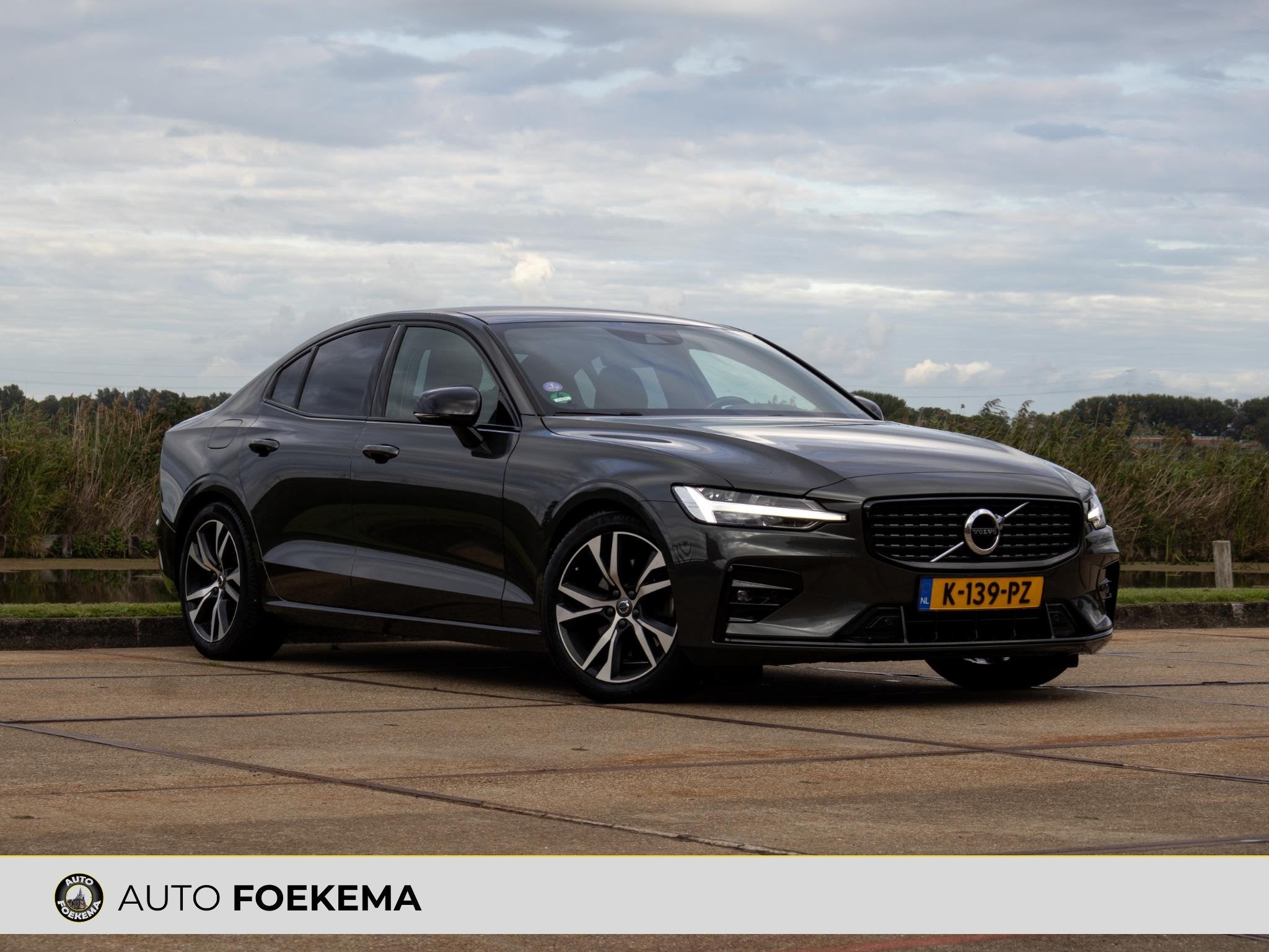 Volvo S60 2.0 B3 R-Design ACC Pilot Assist BLIS, Euro 6, 4 cilinders, 1969 cc, S60