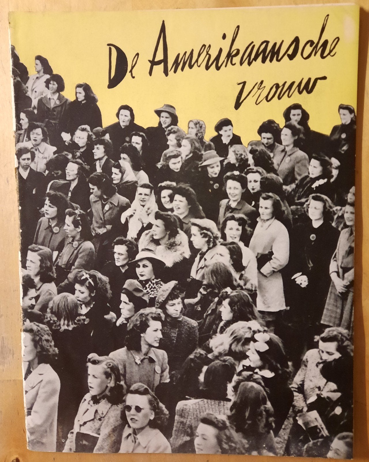 De Amerikaanse Vrouw - de rol van vrouwen tijdens de oorlog, Verzamelen, Ophalen of Verzenden, 1980 tot heden, Knipsel(s)