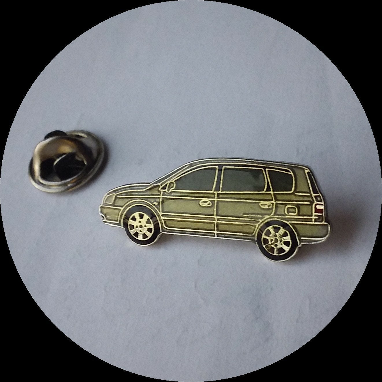 KIA CARENS pin, Verzamelen, Speldjes, Pins en Buttons, Ophalen of Verzenden, Zo goed als nieuw, Transport, Speldje of Pin