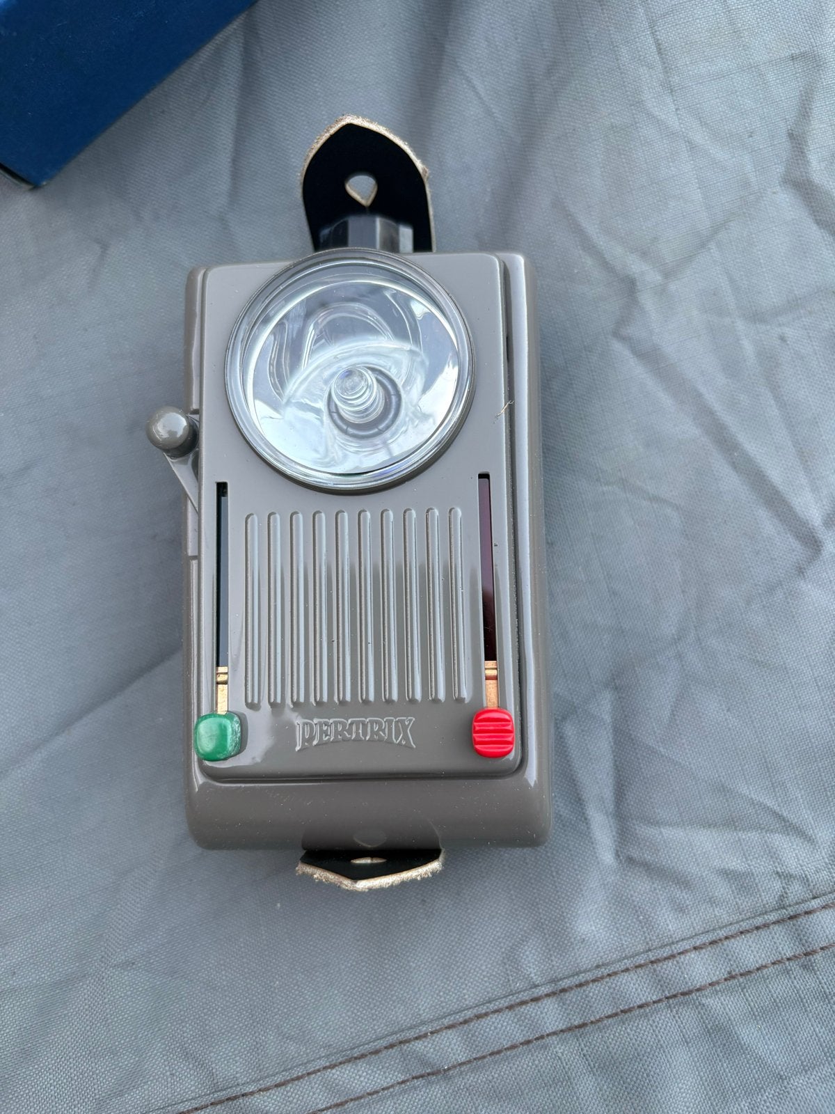 Nieuw old/stock Jaren '60 Zaklamp - Pertrix -Made in Germany, Verzamelen, Ophalen of Verzenden, Landmacht