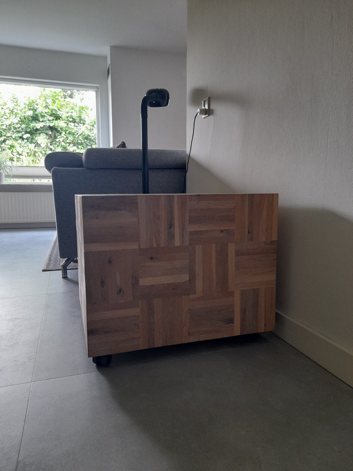 Unieke houten kubus met handtekening en geluidseffect, Gebruikt, Vierkant, 55 tot 75 cm, Modern, Uniek, Ambachtelijk