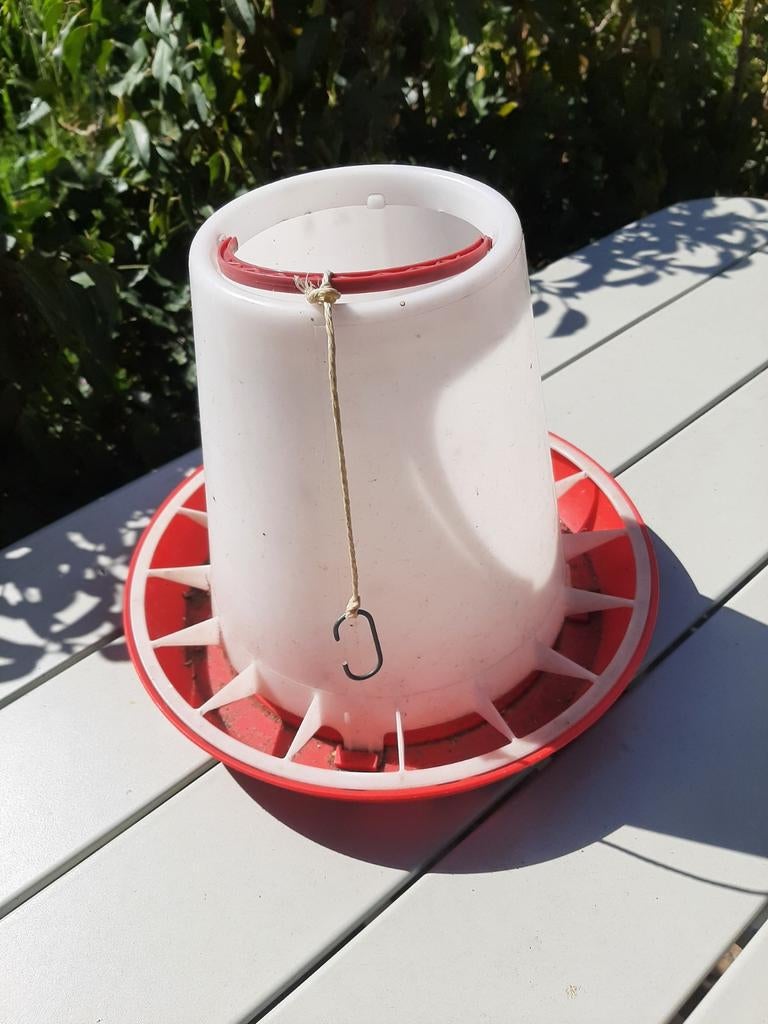 Kippen voerbak, Ophalen, Zo goed als nieuw, Drinken en Voederen