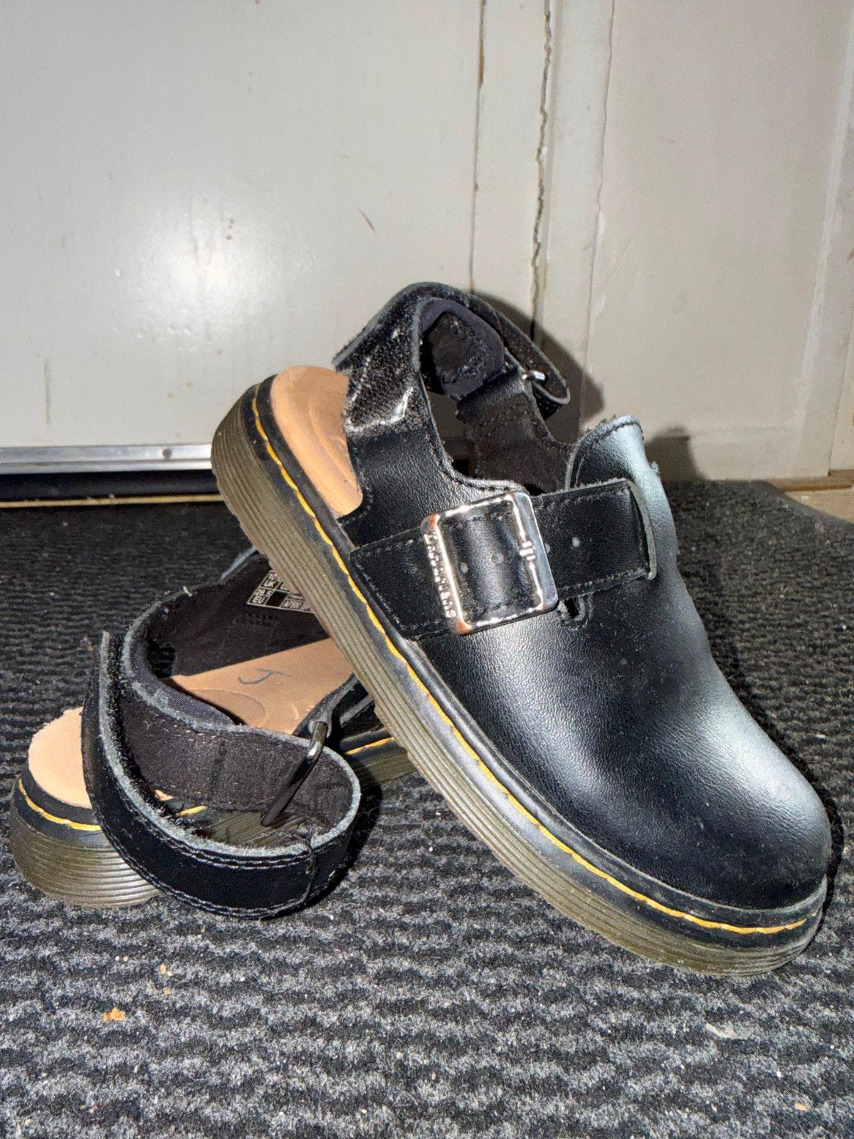Dr. Martens kinder sandalen maat 28.5, Zwart, Dr. Martens, Gedragen, Sandalen of Muiltjes