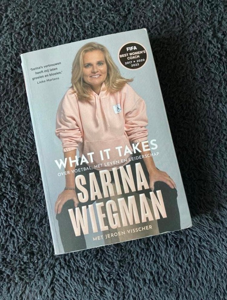 What It Takes - Sarina Wiegman (Boek voor vakantie), Ophalen of Verzenden, Zo goed als nieuw, Overige sporten