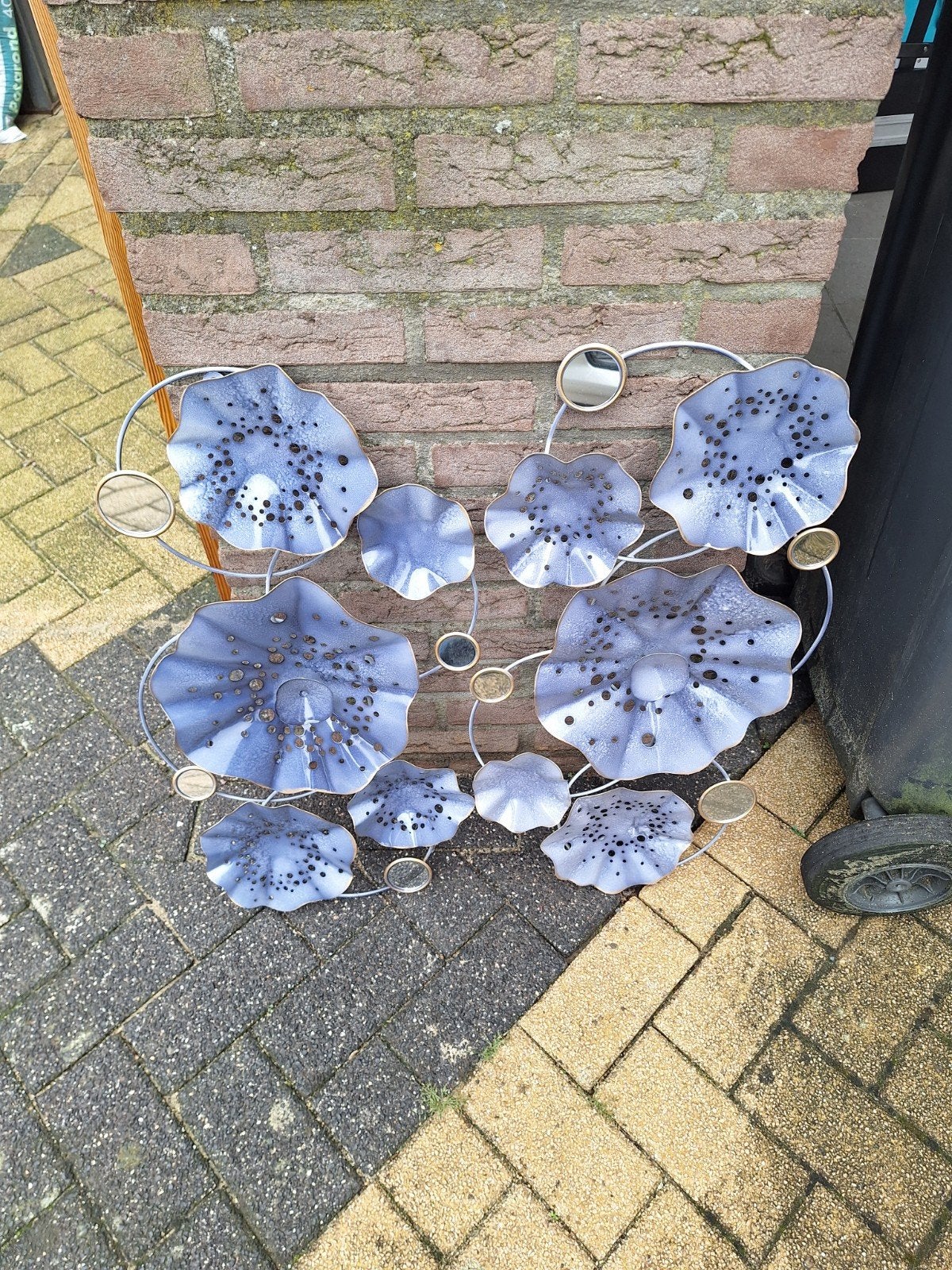 Metalen wanddecoratie met bloemmotief, Huis en Inrichting, Ophalen, Metaal, Gebruikt, 67 cm