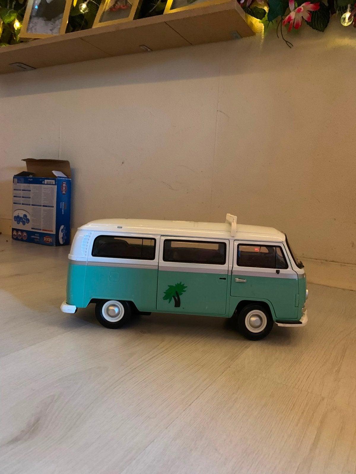Volkswagen T1 Bus Model - Groen/Wit met Palmboom, Auto, 1:32 tot 1:50, Zo goed als nieuw, Ophalen