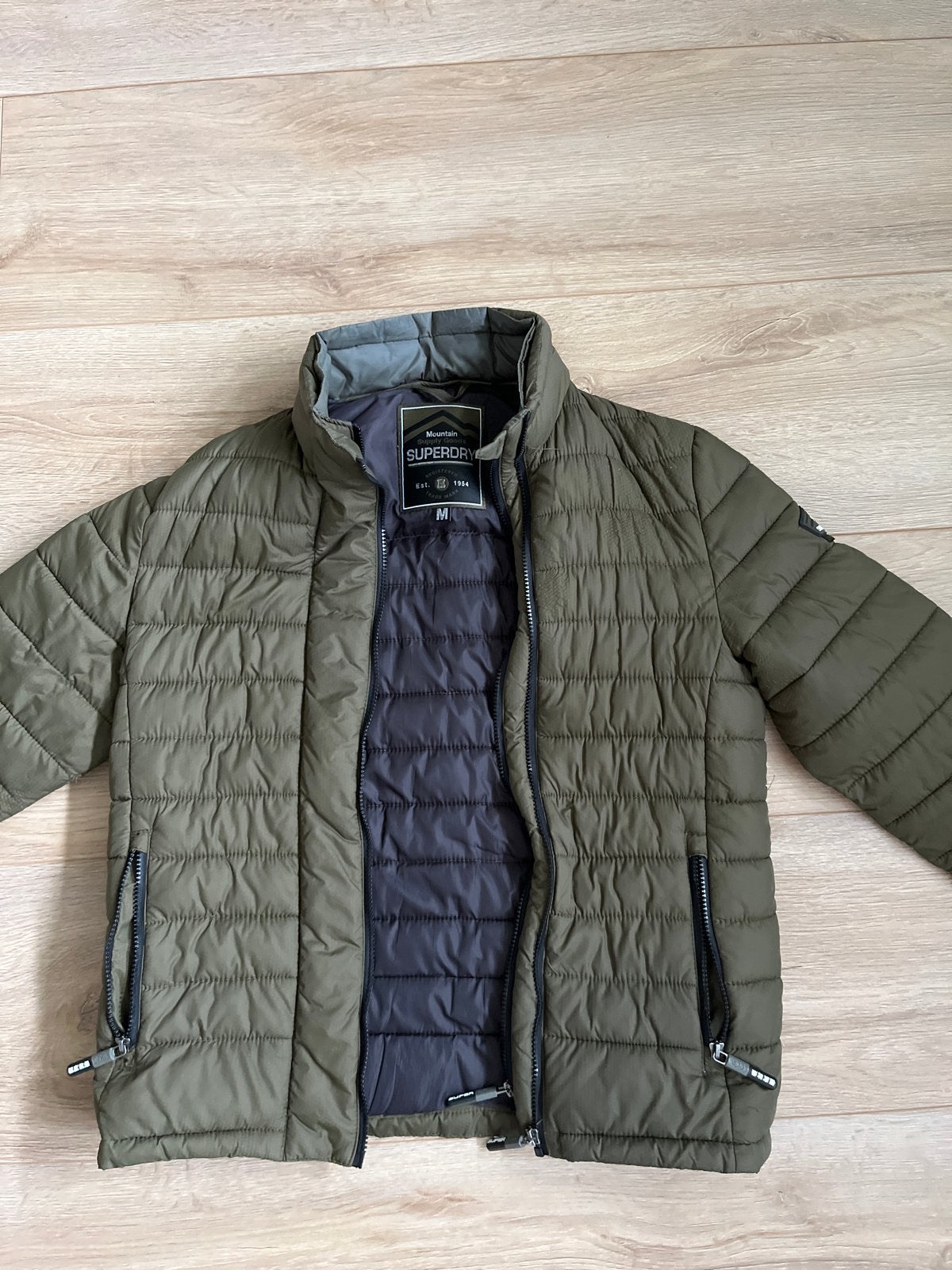 Superdry gewatteerde jas - maat M - groen, Kleding | Heren, Jassen | Winter, Ophalen, Zo goed als nieuw, Maat 48/50 (M), Groen