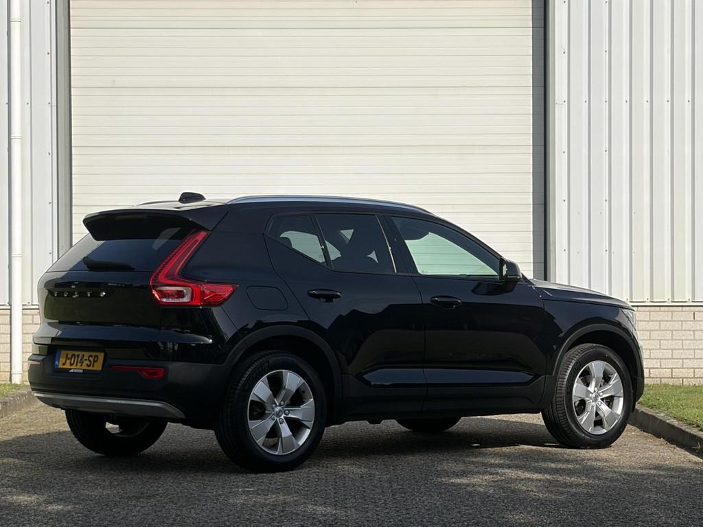 Volvo XC40 1.5 T2 Momentum / Achteruitrijcamera / Sensoren V, Auto's, Volvo, Gebruikt, Euro 6, 129 pk, Leder en Stof