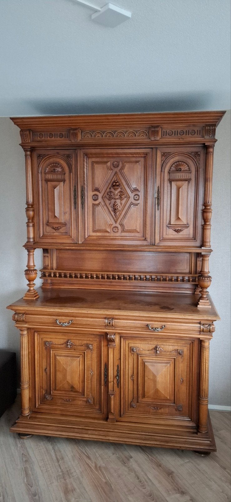 Antiek dressoir/buffetkast met houtsnijwerk, Ophalen of Verzenden