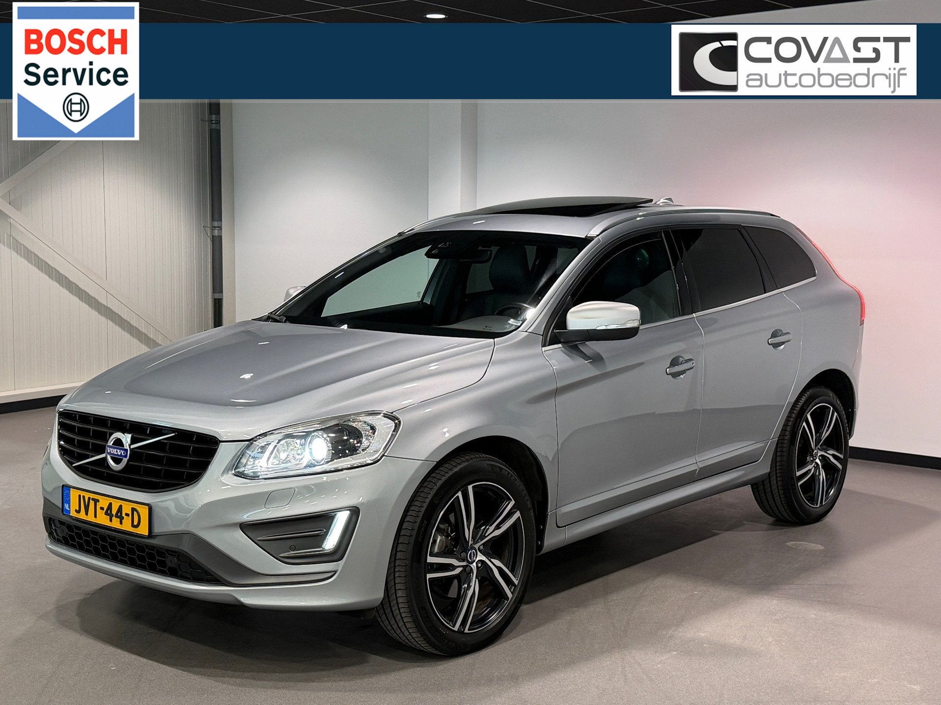 Volvo XC60 2.0 T5 Momentum R-Design Aut.|Trekhaak|Pano|Memor, 1969 cc, Bedrijf, XC60, Vierwielaandrijving