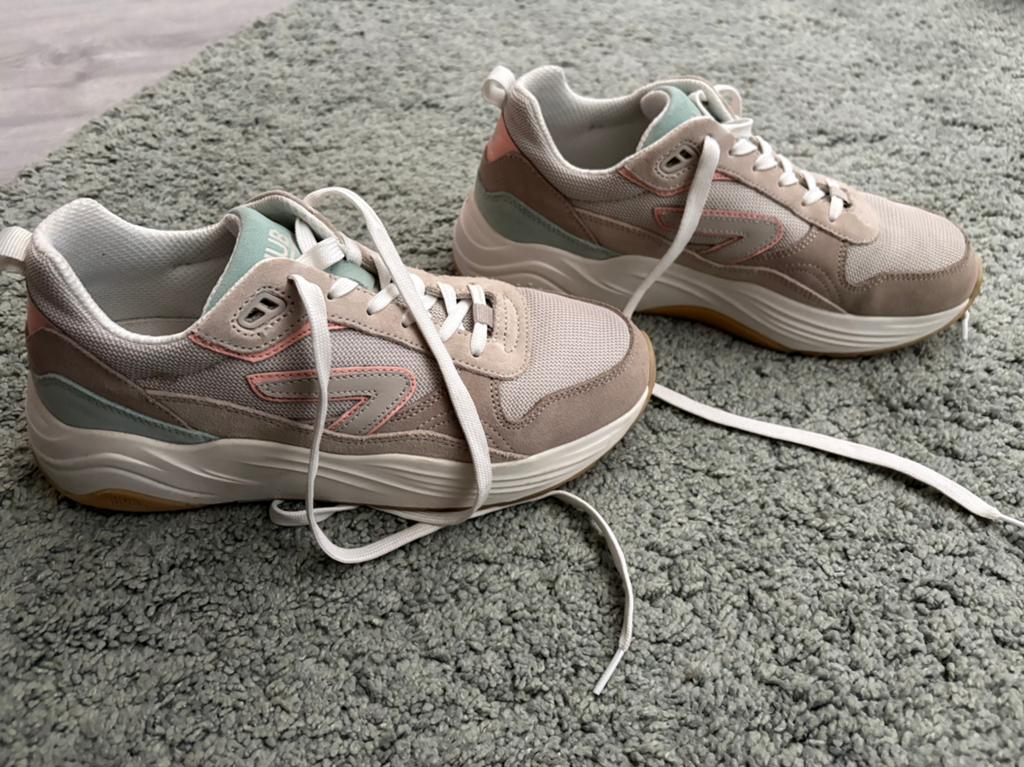 Hub schoenen maat 39, Ophalen, Zo goed als nieuw, Sneakers of Gympen