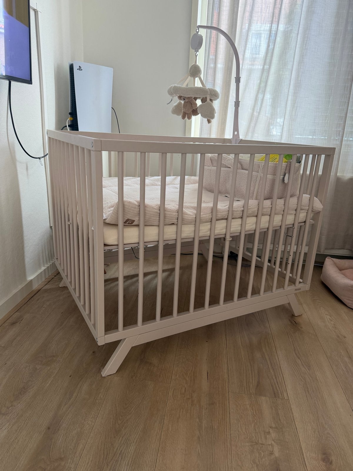 Mooie box voor baby's, Ophalen, Zo goed als nieuw, Rechthoekig, In hoogte verstelbaar
