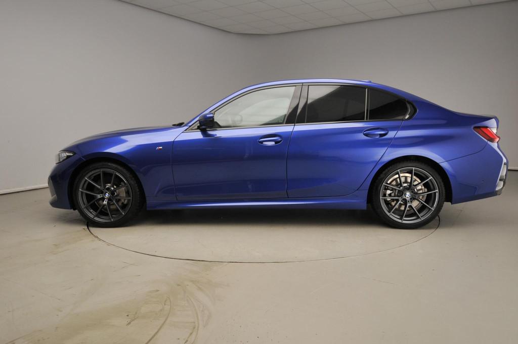 BMW 3 Serie Sedan 330d xDrive | M-Sportpakket | LED | HUD |, Auto's, BMW, Automaat, Stof, 2993 cc, Met garantie (alle)