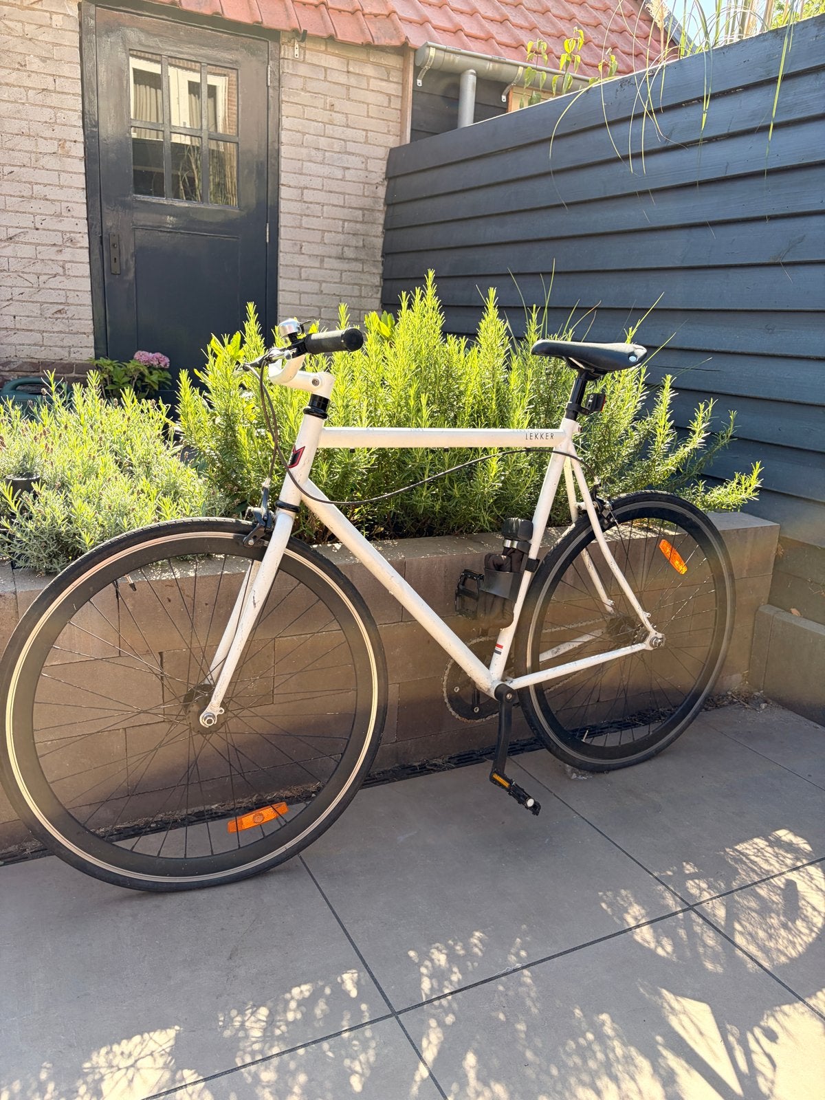 Lekker FIXIE fiets, wit, met slot en bel, Fietsen en Brommers, Gebruikt, Velgrem, 53 tot 57 cm, Ophalen