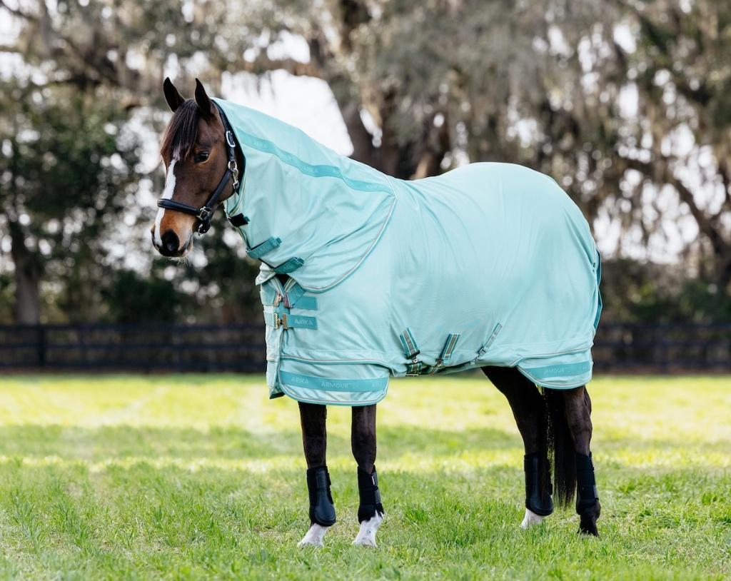 LeMieux Arika Armour-Tek Vliegendeken Aqua 185+205 SALE -36%, Dieren en Toebehoren, Paarden en Pony's | Dekens en Dekjes, Afneembare hals