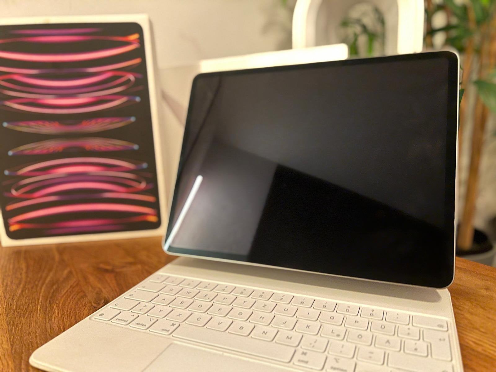 Koop/Ruil: IPad Pro 12.9 M2 Zgan!  Magic Keyboard, Computers en Software, Apple iPads, Ophalen, 13 inch of meer, Zwart, Zo goed als nieuw