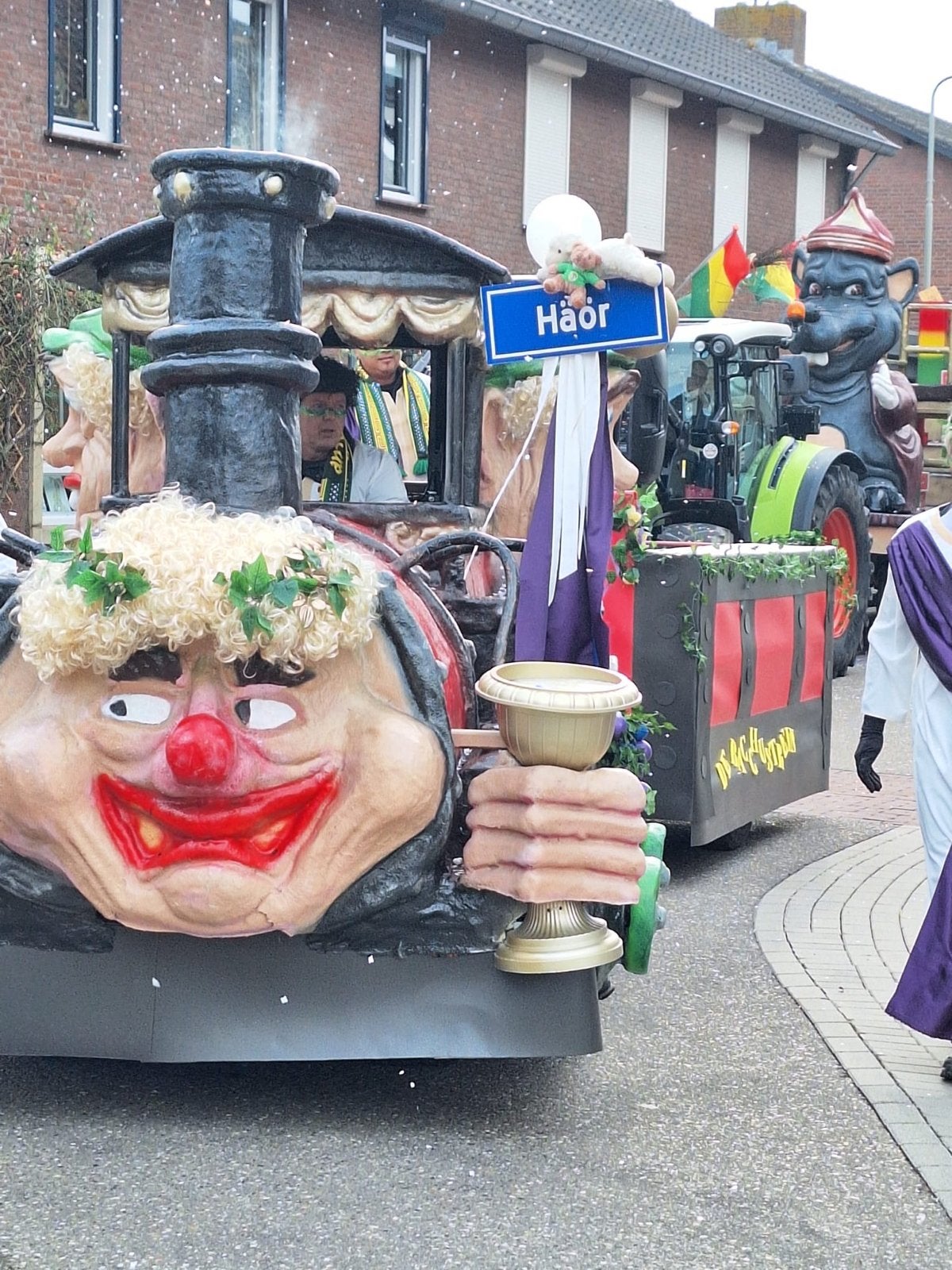 Carnavals tractorombouw en 5 duwkarren - Thema Bacchustrein, Ophalen, Gebruikt, Overige thema's, Overige typen