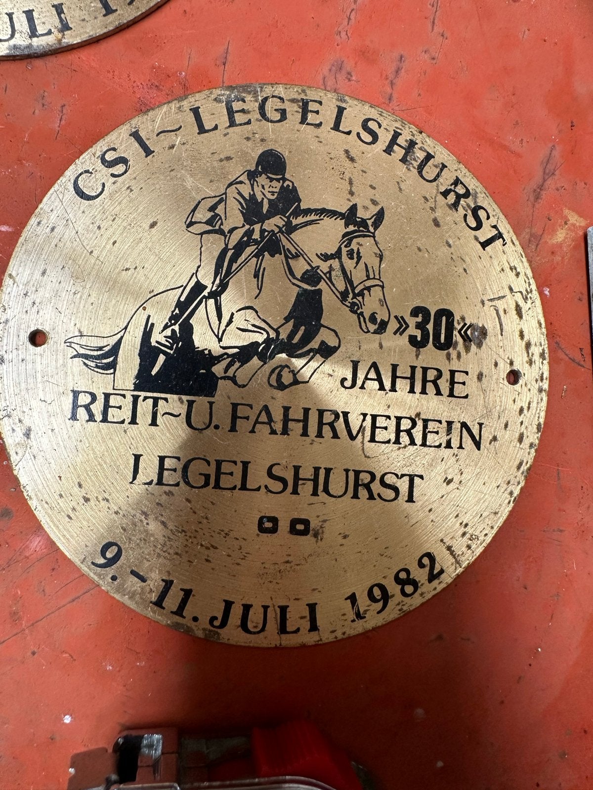 2 Vintage CSI-Legelshurst 1982 Paardensport Medaille, Ophalen of Verzenden, Gebruikt