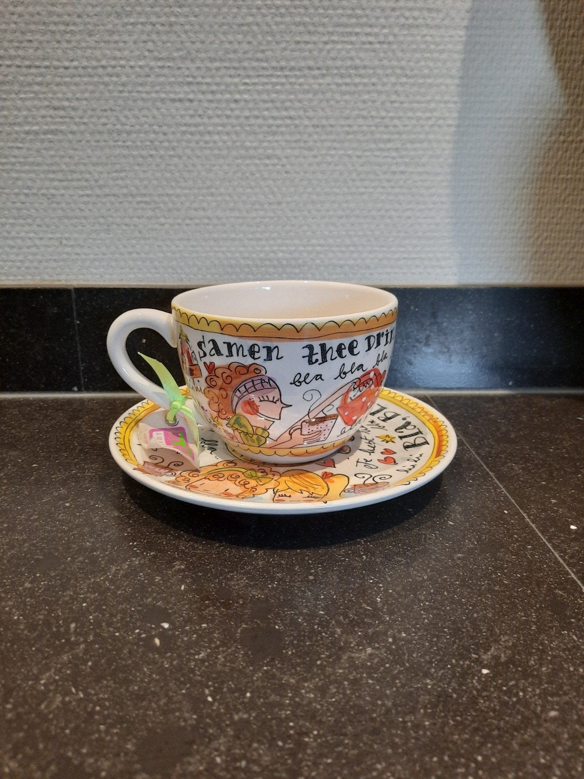Blond Amsterdam kop en schotel, Nieuw, Ophalen of Verzenden, Kop(pen) en/of Schotel(s), Aardewerk