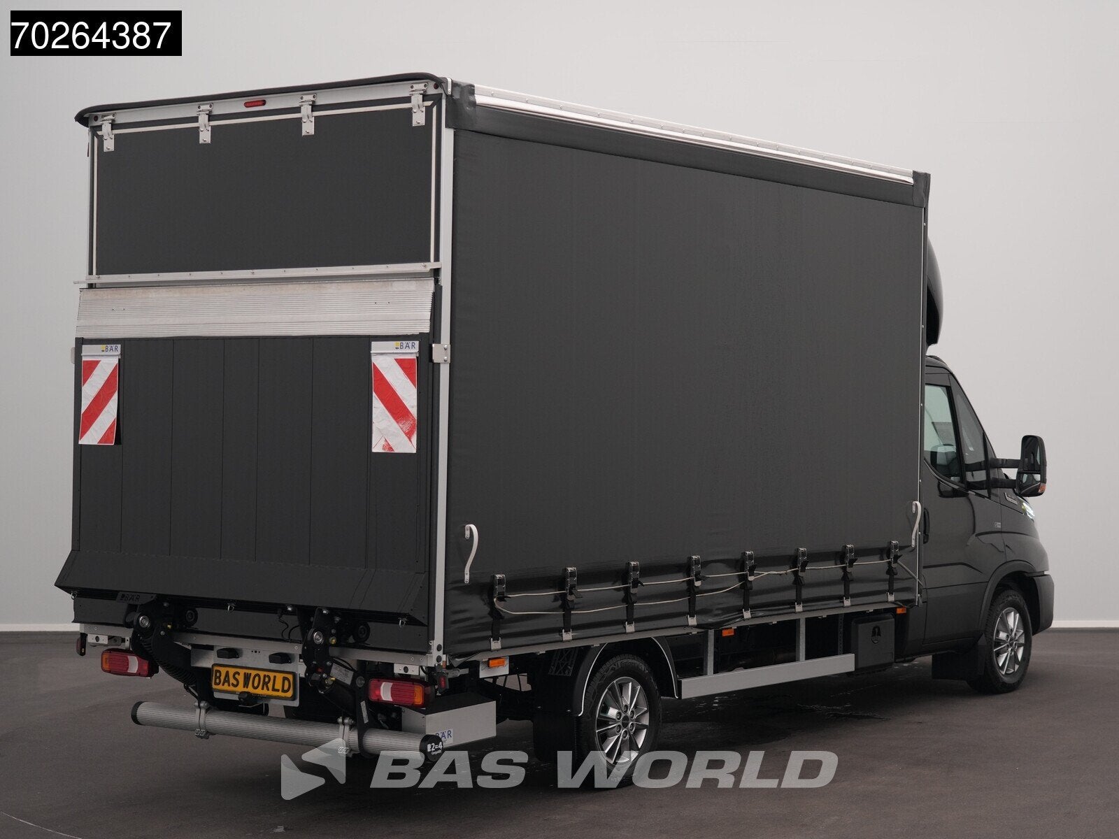 Iveco Daily 35S18 BPM VRIJ! 3.0L 180PK Automaat Schuifzeilen, Auto's, Automaat, Stof, Euro 6, 4 cilinders