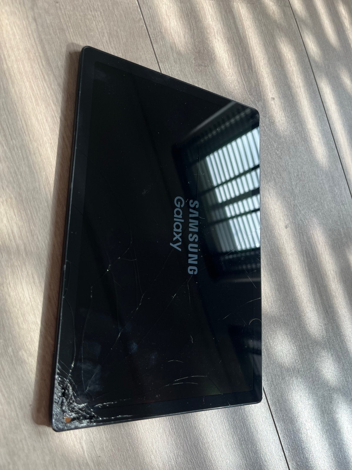 Samsung Galaxy Tab A8 - Scherm gebarsten maar werk perfect, Computers en Software, Gebruikt, 32 GB, Wi-Fi en Mobiel internet, Ophalen