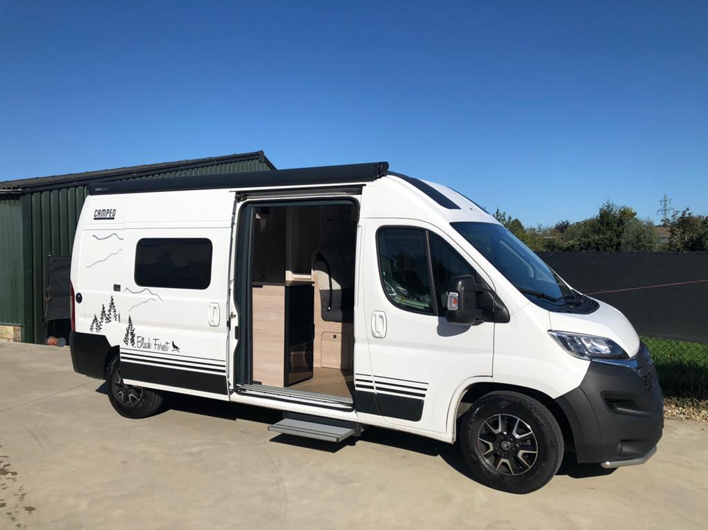 Nieuwstaat Buscamper Burstner Campeo Bj 2022 165pk VOL!, Caravans en Kamperen, Campers, Particulier, Buscamper of Camperbus