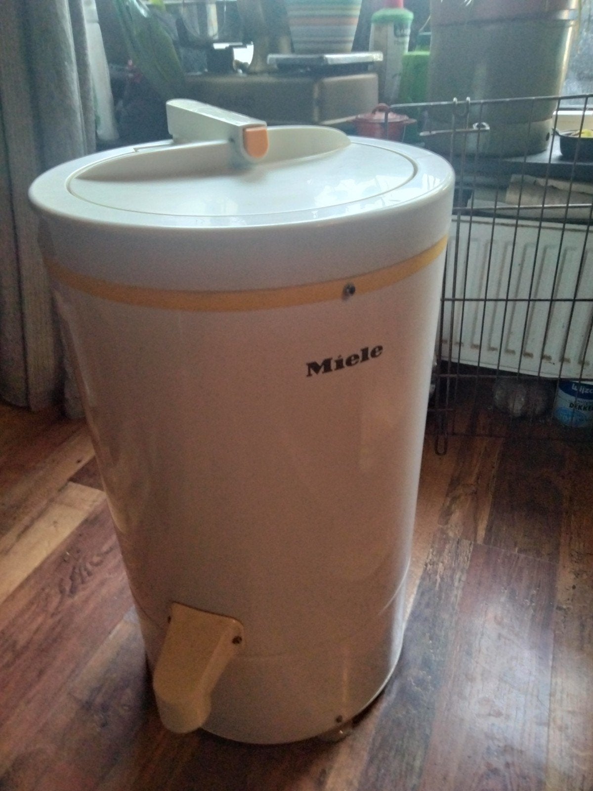 Miele Centrifuge - Compact en Efficiënt, Witgoed en Apparatuur, Ophalen, Minder dan 4 kg, Bovenlader, 85 tot 90 cm