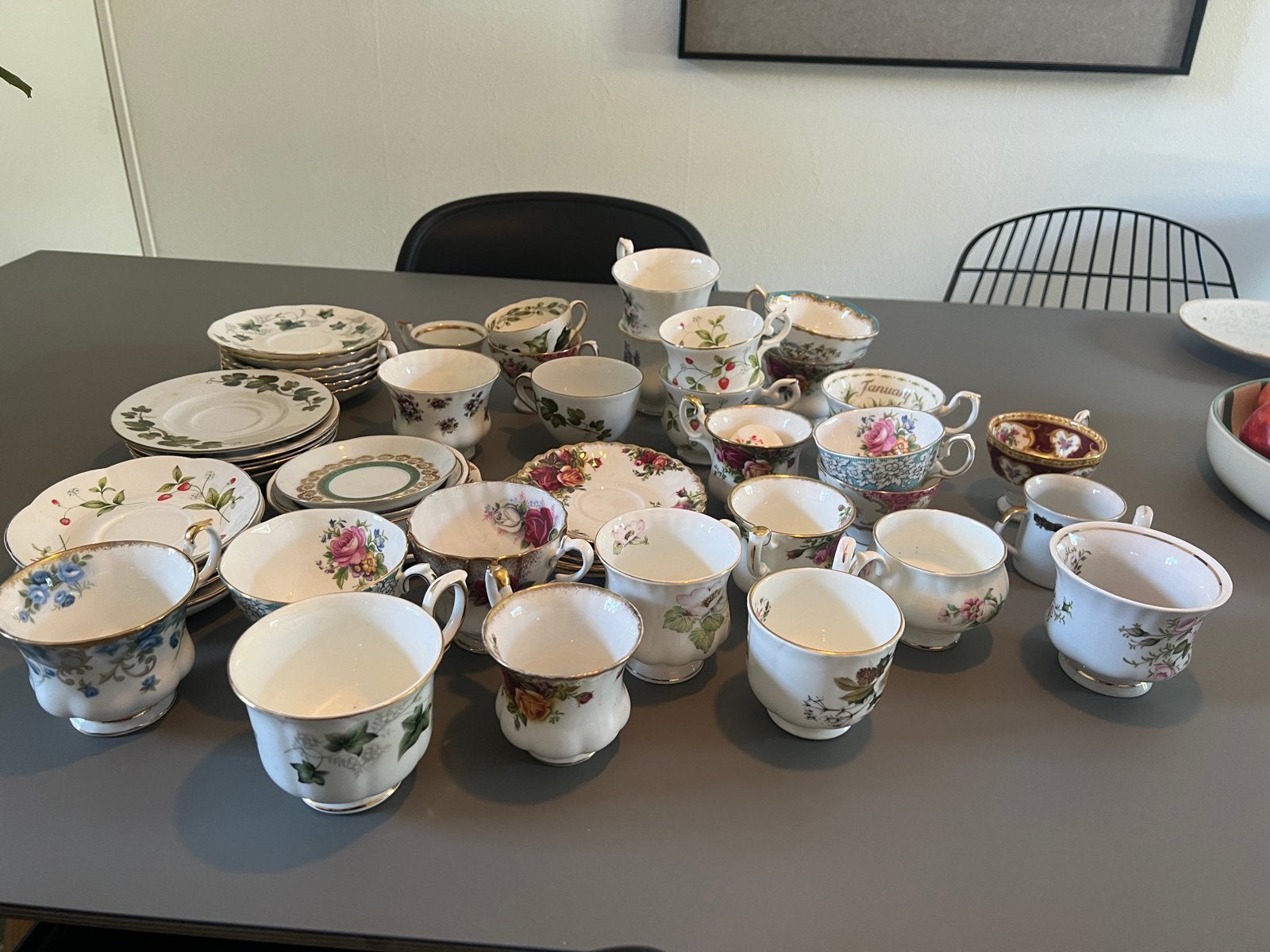 Royal Albert en Duchess Bone China Mokken en Schotels, Ophalen, Gebruikt, Klassiek, Kop(pen) en/of Schotel(s)