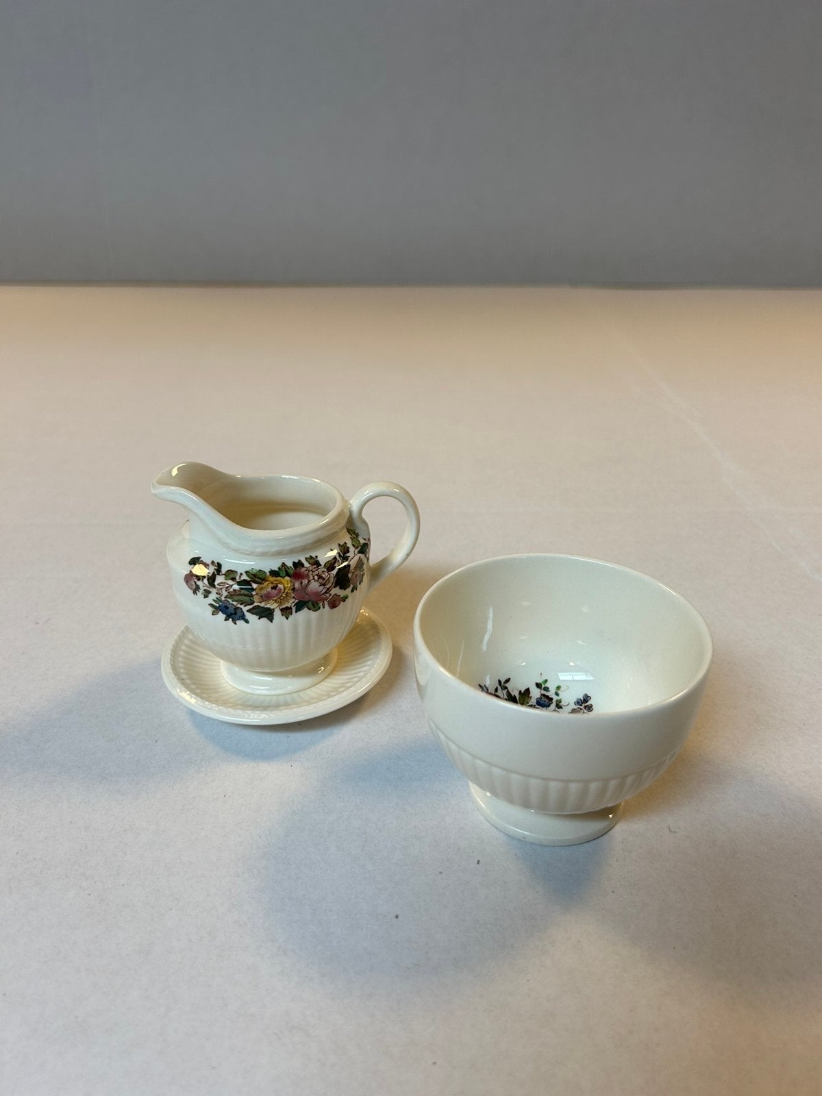 Wedgwood Conway melkkannetje en suikerpotje, Huis en Inrichting, Ophalen of Verzenden, Aardewerk, Overige typen