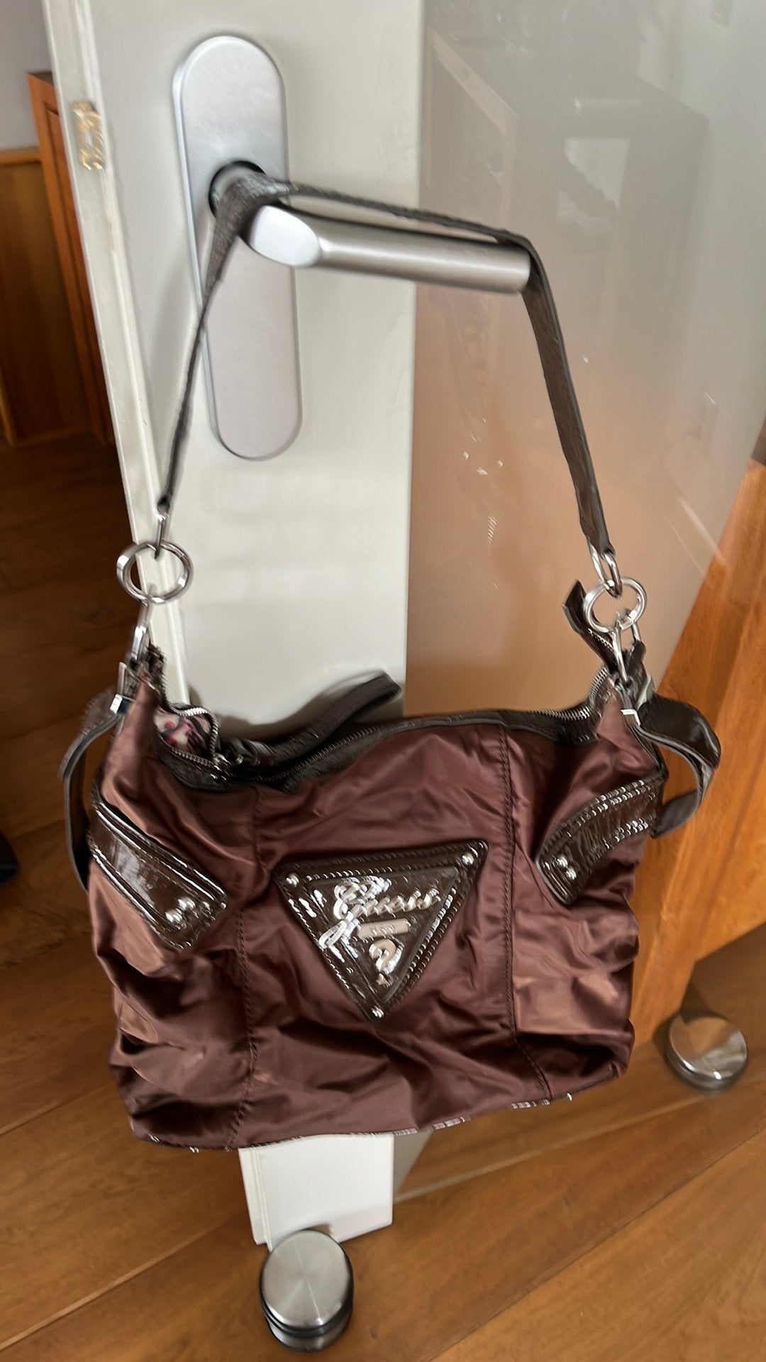 Dames tas merk Guess., 40 tot 60 cm, 30 cm of meer, Gebruikt, Bruin