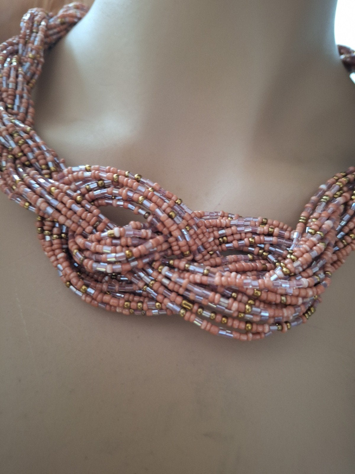 Kralenketting in koraalroze en goudkleur, Sieraden, Tassen en Uiterlijk, Ophalen of Verzenden, Zo goed als nieuw, Oranje, Overige materialen
