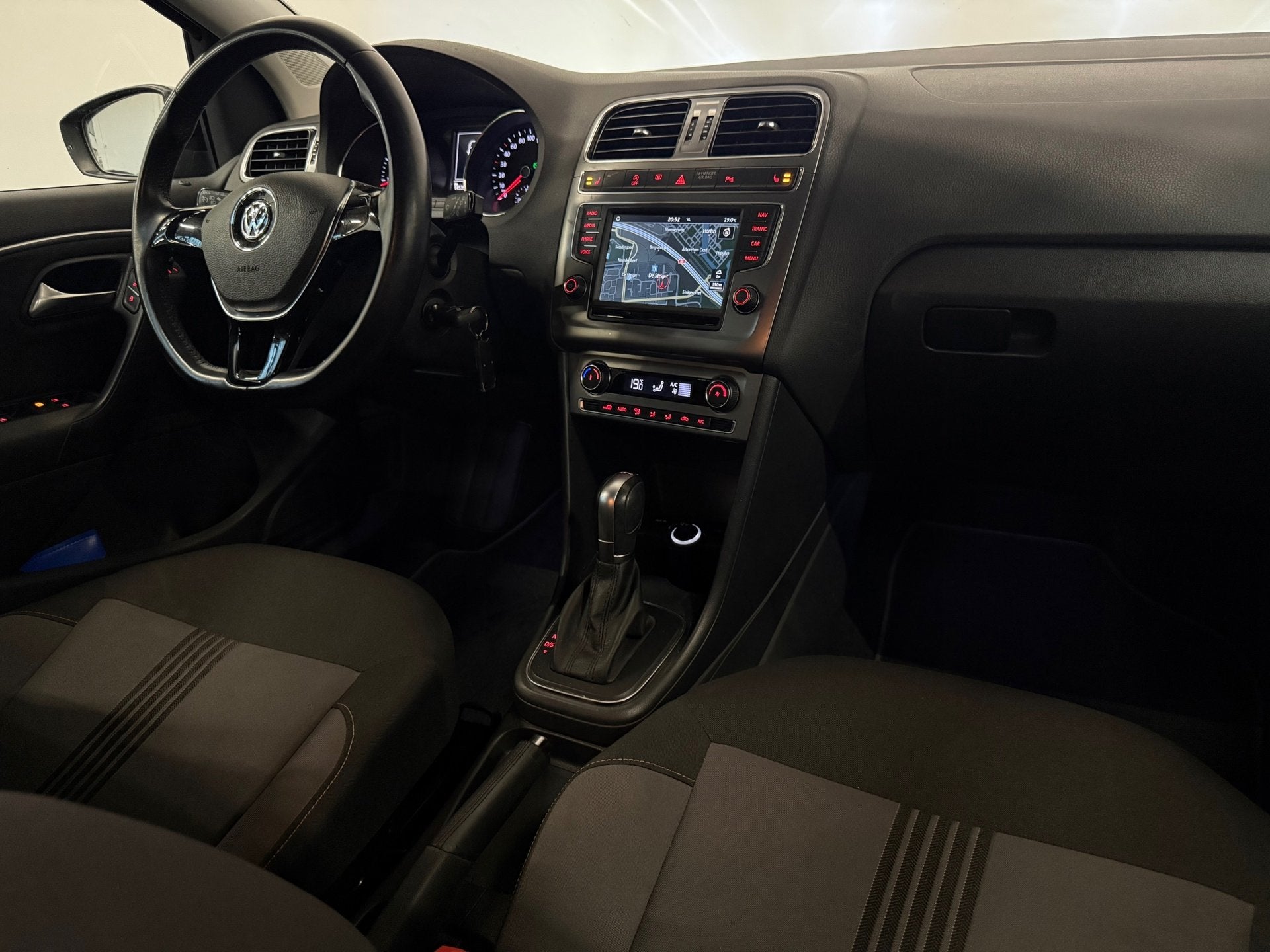 Volkswagen Polo 1.2 TSI DSG Highline Clima Stoelverwarming N, Automatische klimaatregeling, Stof, Gebruikt, Zwart