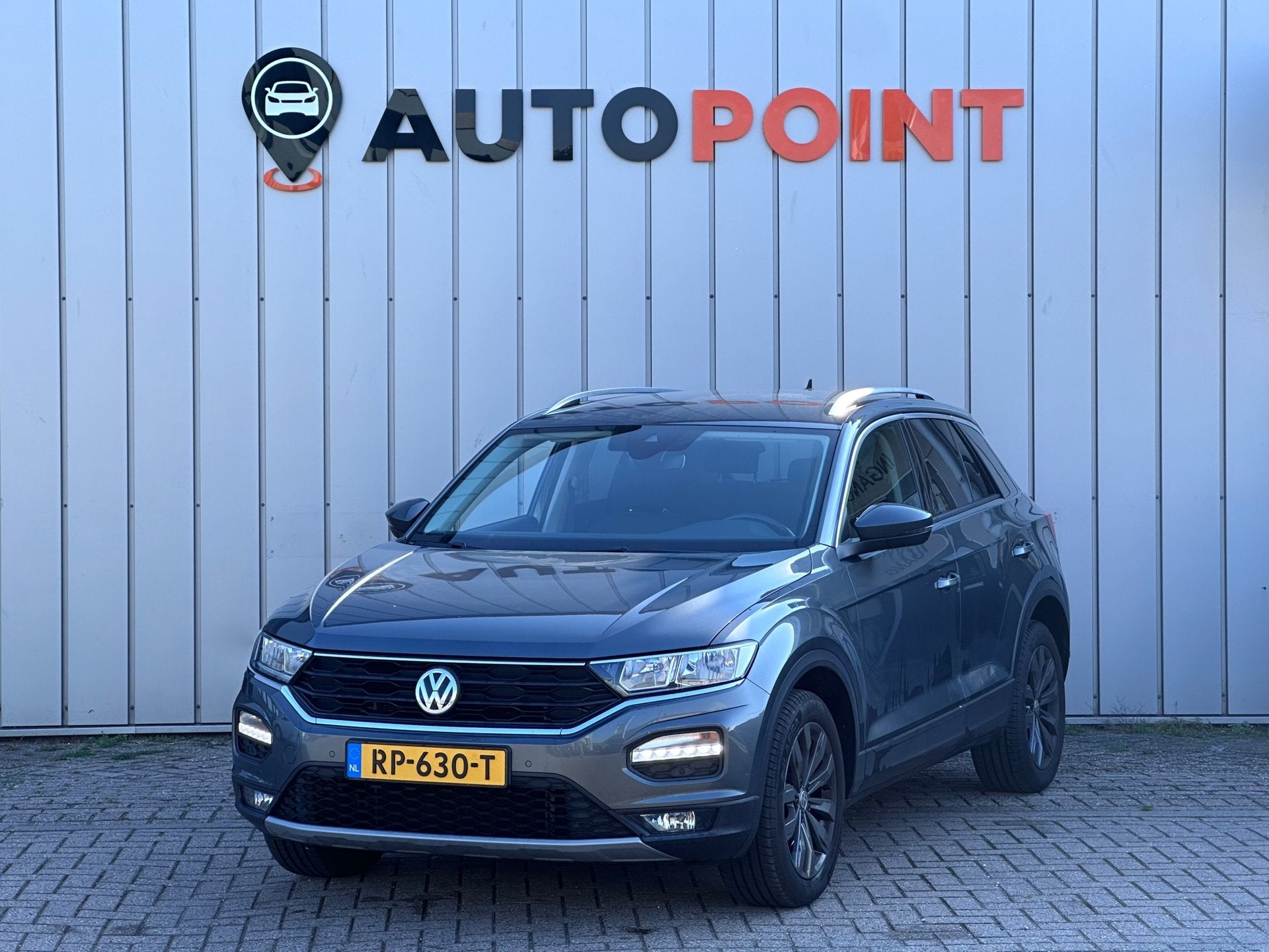 Volkswagen T-Roc TSI DEALER OND PDC VOOR CAMERA, Auto's, Voorwielaandrijving, Dealer onderhouden, Stof, Gebruikt