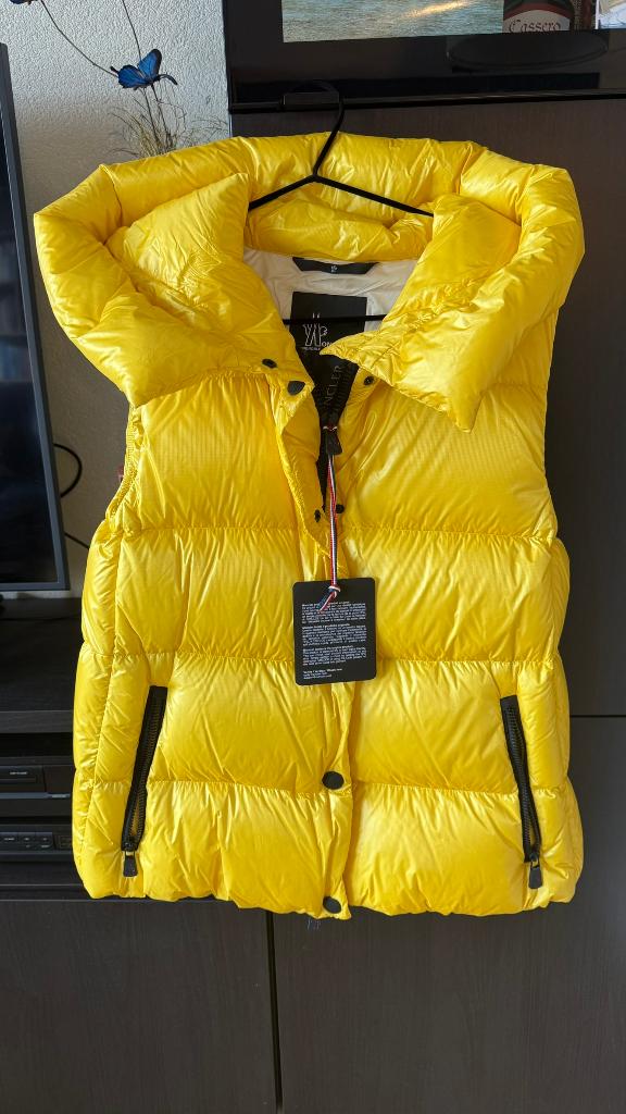 Nieuwe Moncler donsbodywarmer, Maat 38/40 (M), Nieuw, Ophalen of Verzenden, Geel
