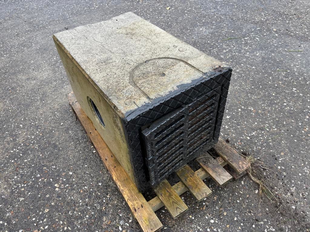 Betonnen straatkolk 50x50x80 met aansluiting 160, Doe-het-zelf en Verbouw, Buizen en Afvoer, Ophalen, Gebruikt, Minder dan 2 meter
