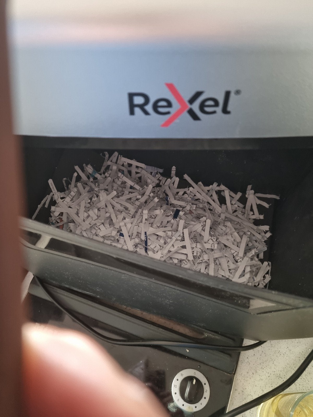 Zo goed als nieuwe Rexel Momentum X308 papiershredder, Ophalen of Verzenden