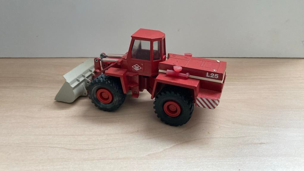 Rode O&K L25 shovel, Ophalen of Verzenden, Gebruikt, Bus of Vrachtwagen