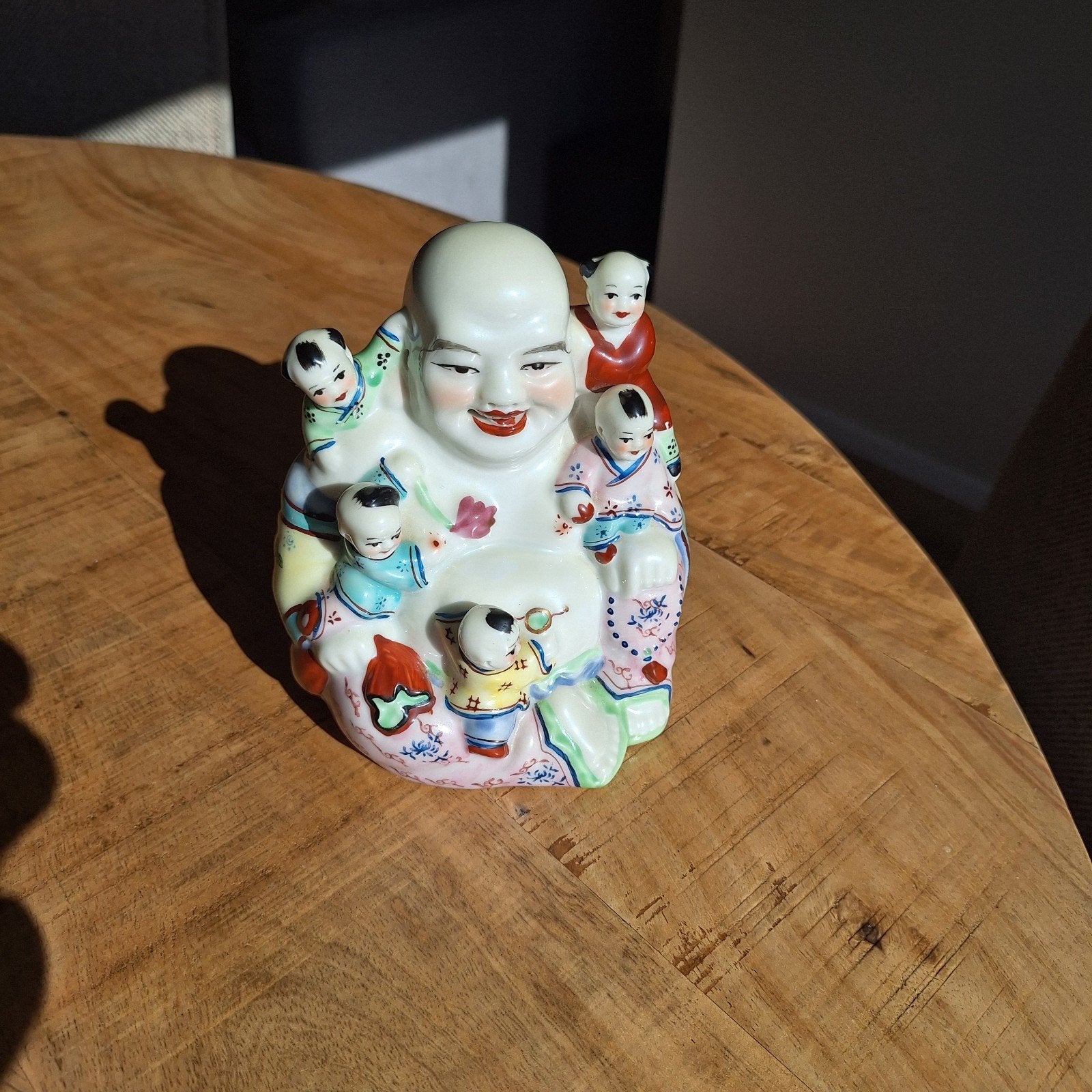 Lachende Boeddha met kinderen - Geluk en voorspoed, Ophalen of Verzenden, Zo goed als nieuw, Steen/keramiek, Meerkleurig