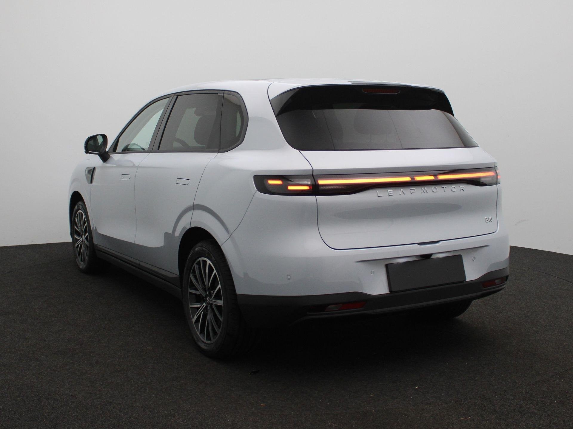Leapmotor B10 Design ProMax 67.1 kWh | NU TE BESTELLEN | TOT, Auto's, Achterwielaandrijving, 1820 kg, SUV of Terreinwagen, Zilver of Grijs