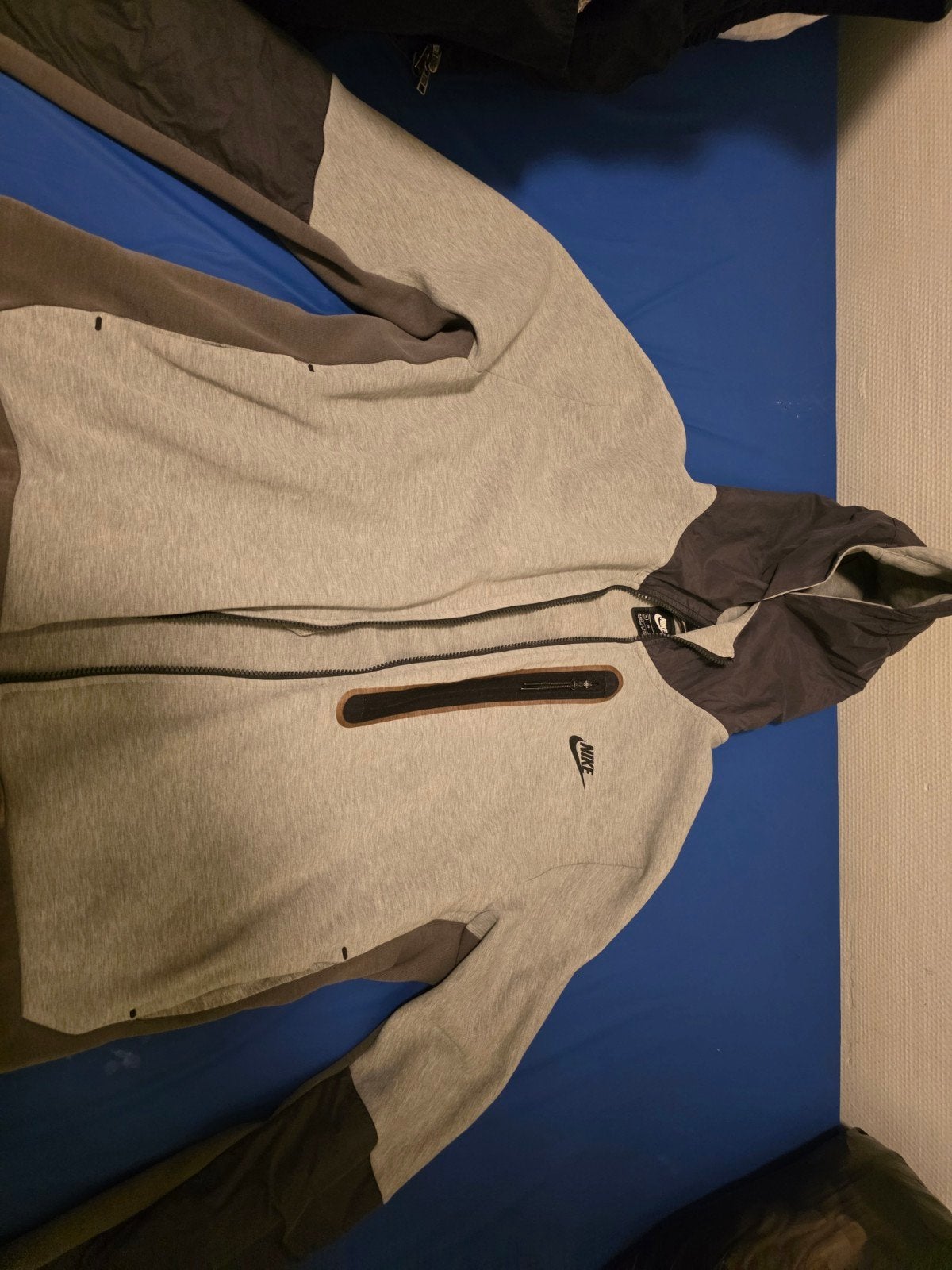 Nike Tech Fleece Hoodie Grijs Maat L. moschino broek., Maat 52/54 (L), Nike, Ophalen of Verzenden, Zo goed als nieuw