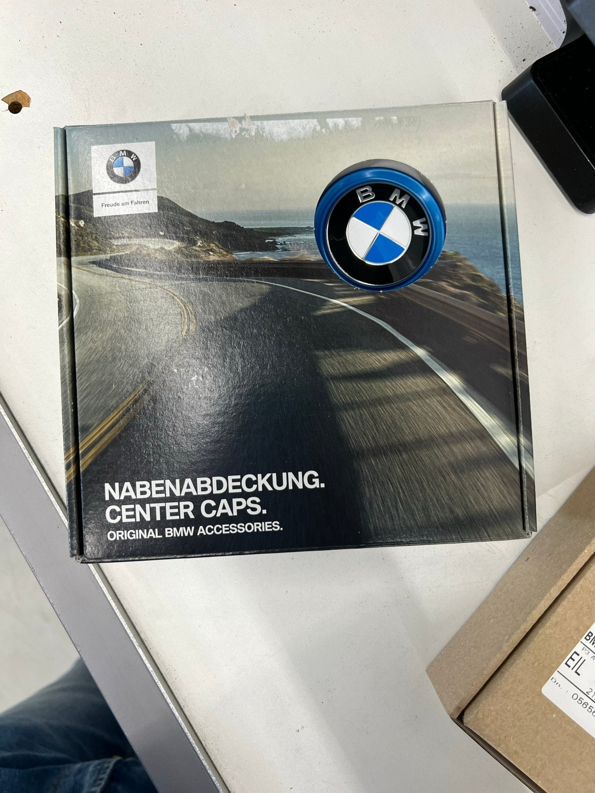 4 nieuw Originele BMW i naafdoppen 2 nieuw  BMW i-embleem, Auto diversen, Ophalen of Verzenden, Nieuw