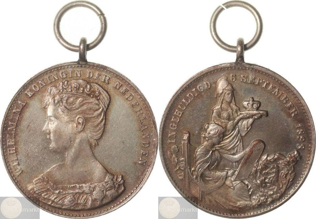 Draagpenning1898 'Inhuldigingspenning Koningin Wilhelmina', Ophalen of Verzenden, Overige materialen, Nederland