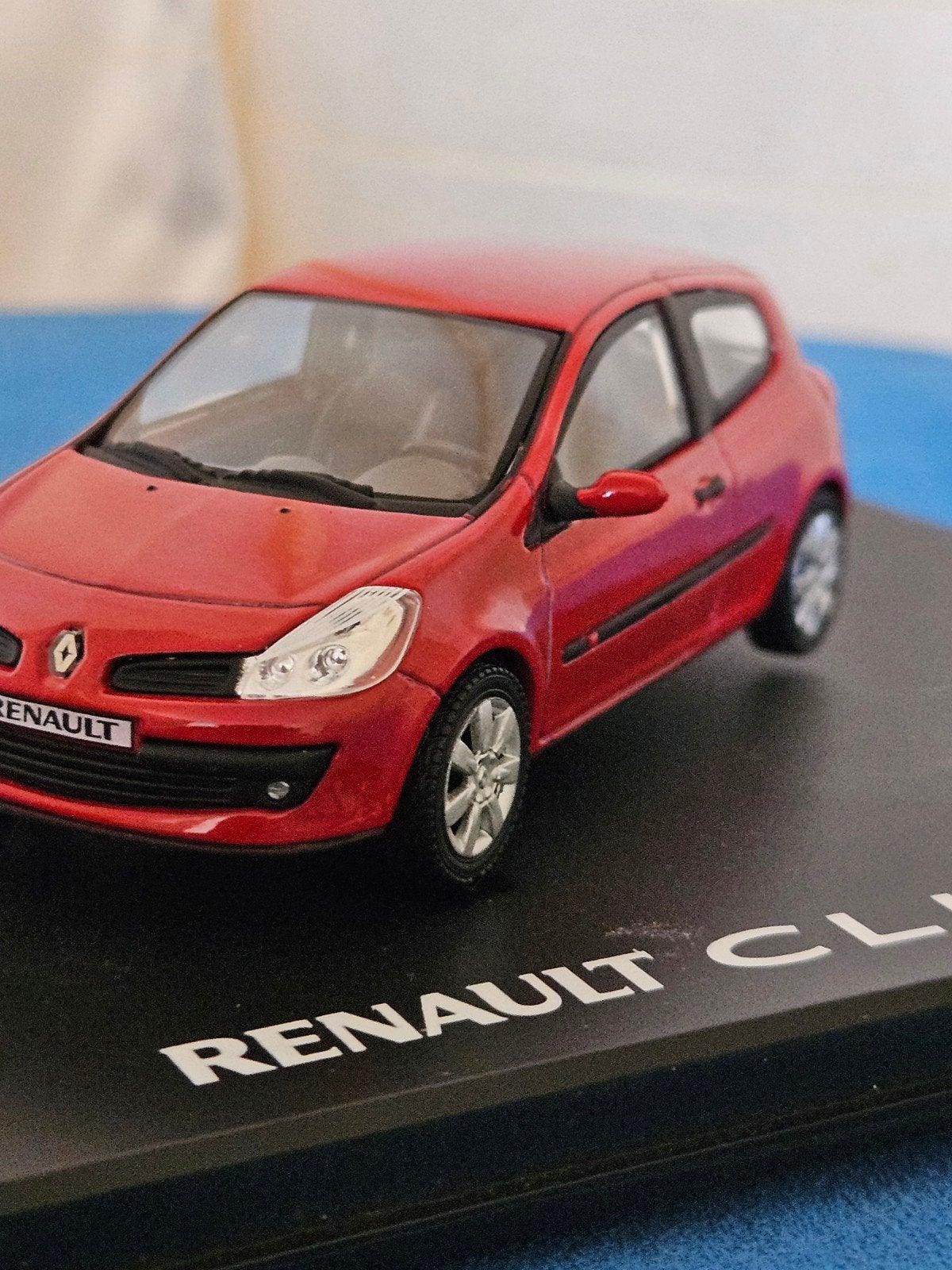 Renault Clio 2005 modelauto - Rood, 1:50 of kleiner, Auto, Zo goed als nieuw, Ophalen