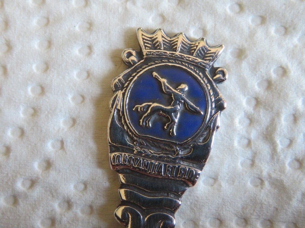 Militaria Lepeltje Lijfspreuk Kon. Marine Constantia et Fide, Verzenden, Zo goed als nieuw, Overige materialen, Bestek