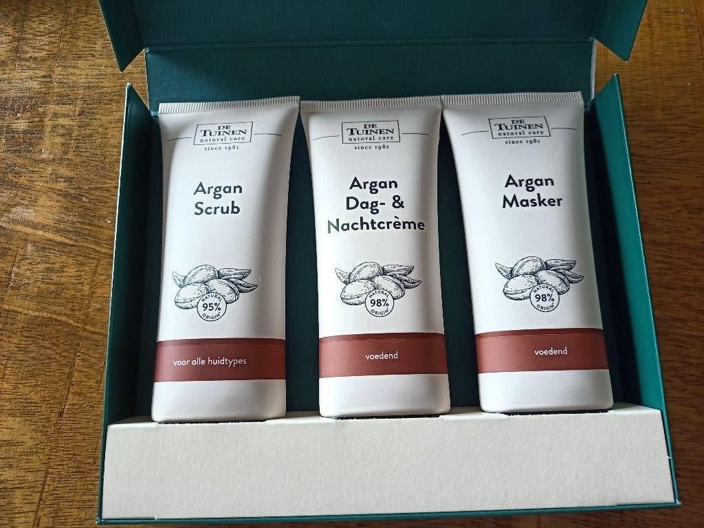 Holland & Barrett gezichtsverzorgingsset / giftset, Sieraden, Tassen en Uiterlijk, Ophalen, Nieuw, Gehele gezicht