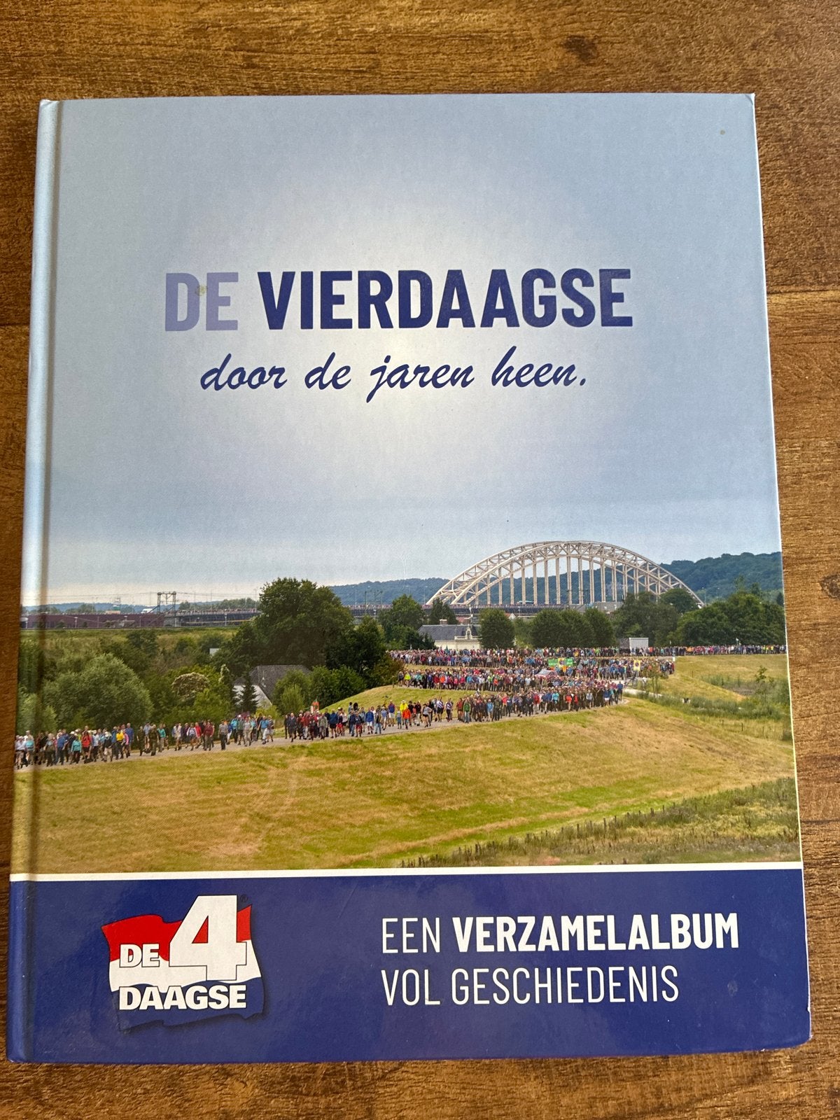 De Vierdaagse door de jaren heen - Verzamelalbum, Ophalen of Verzenden, 20e eeuw of later, Zo goed als nieuw