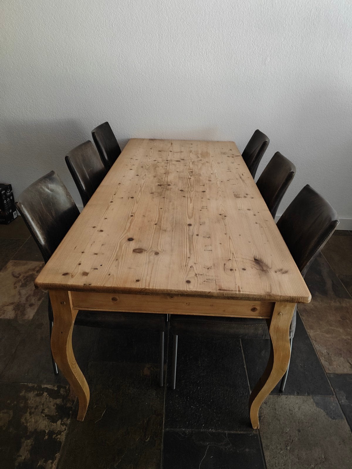 Eetkamertafel oud grenen met 6 lederen stoelen, Ophalen, Gebruikt, 4 tot 6 stoelen